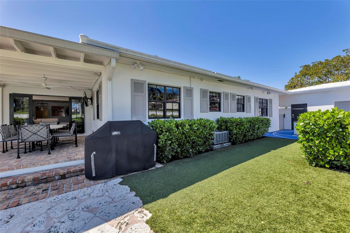 Backyard, Exterior