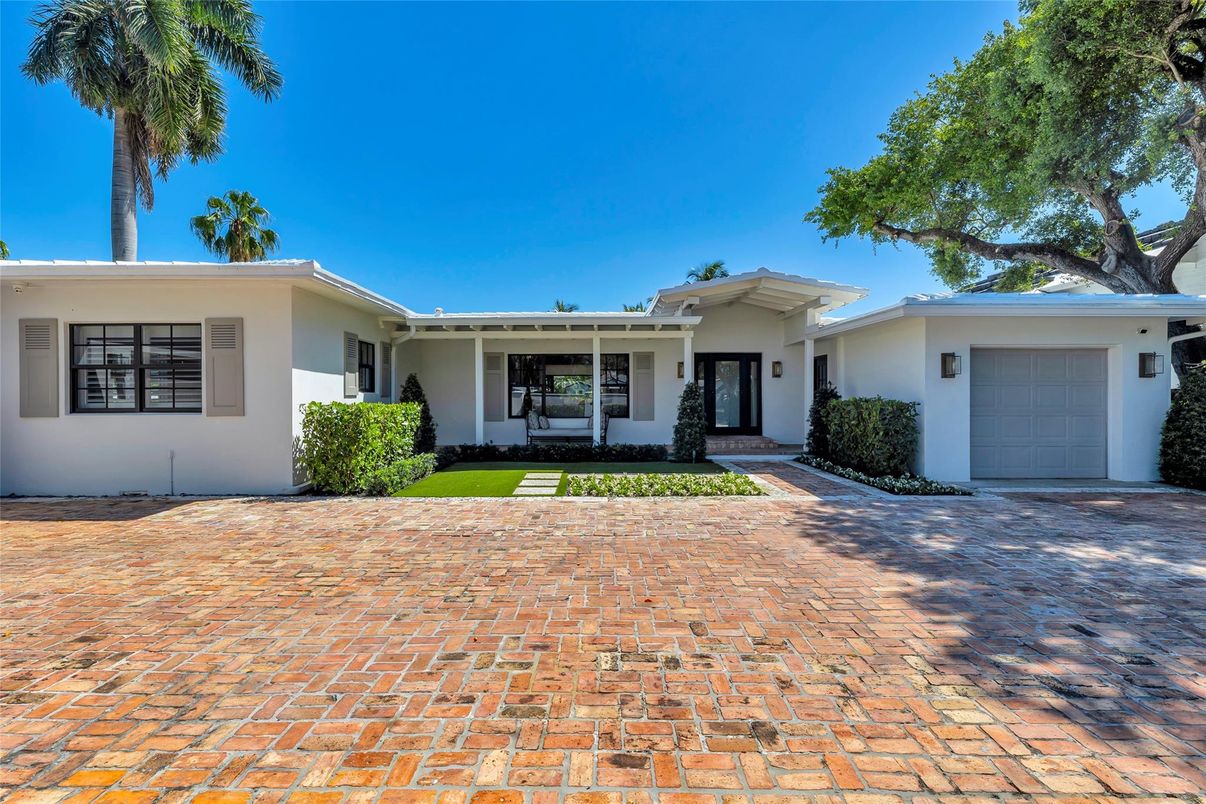 Attached, Exterior, Facade, Ranch