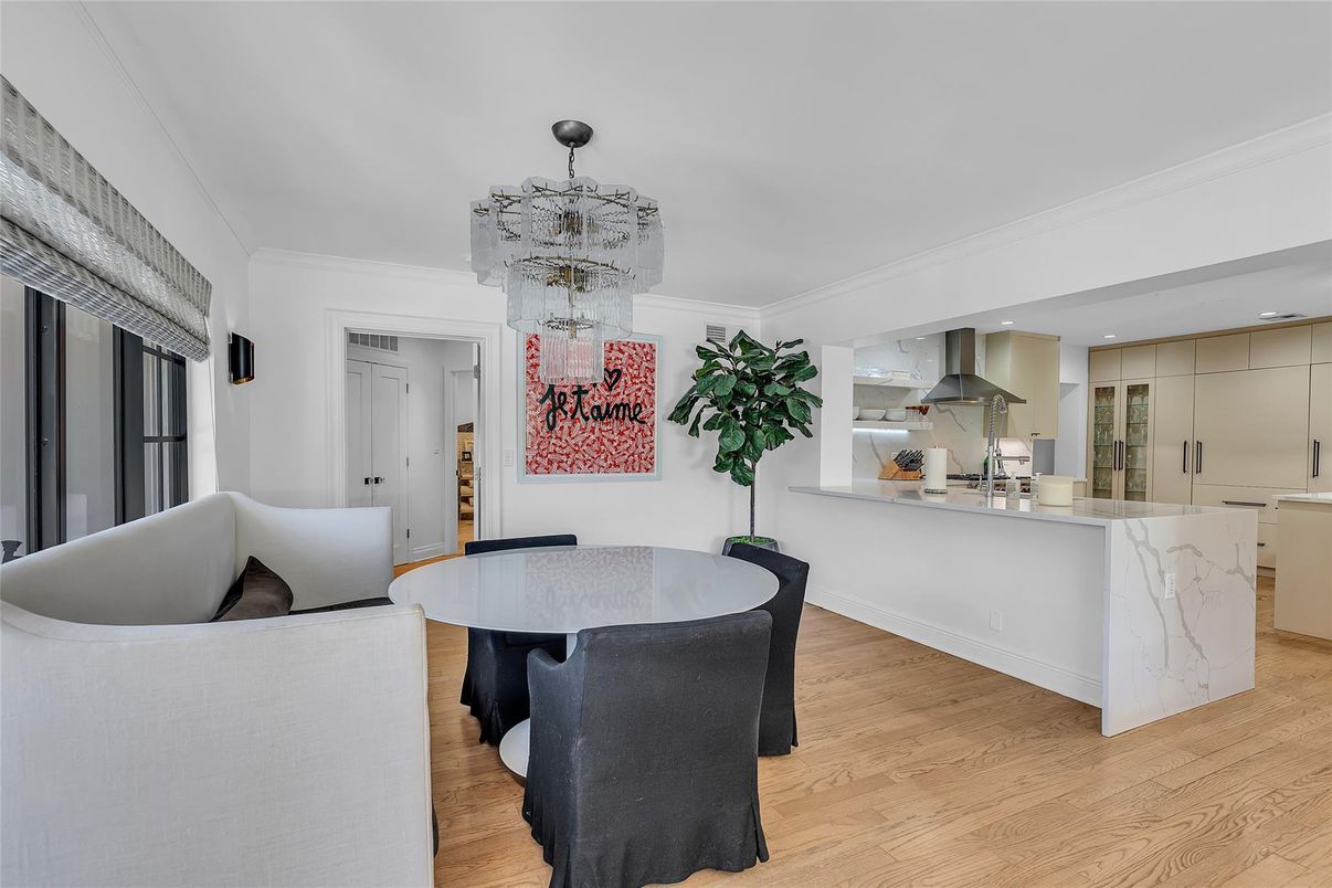 Chandelier, Dining room, Interior, Kitchen, Recessed Lighting, Wood Texture Flooring