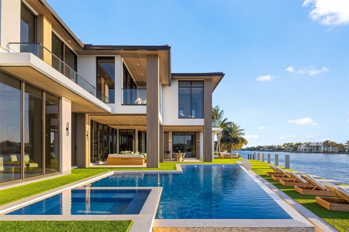 Exterior, Pool, Water
