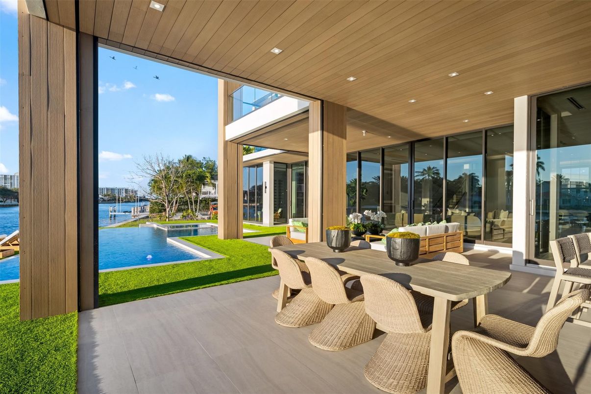 Exterior, Recessed Lighting, Water