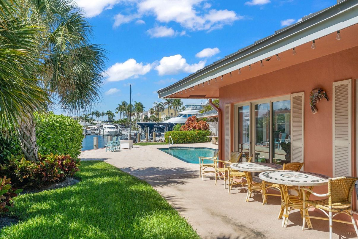 Exterior, Pool, Water