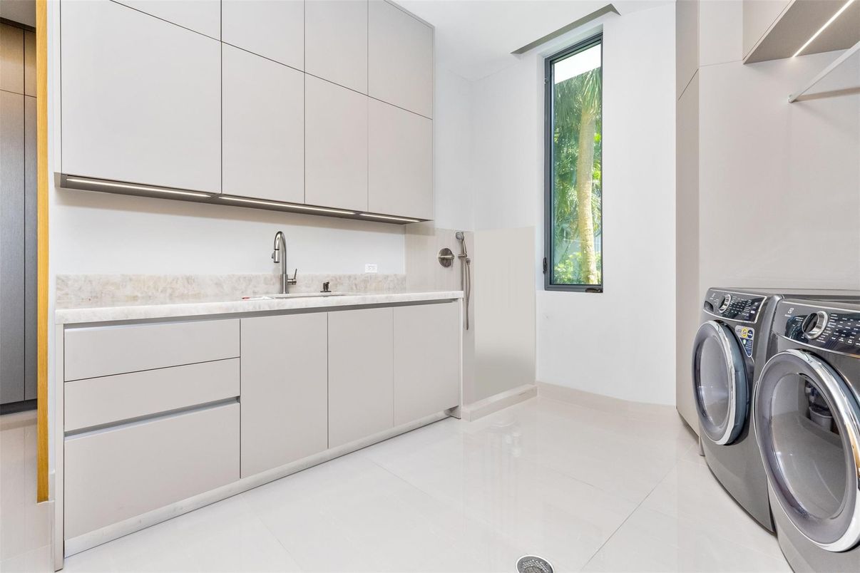 Interior, Washer