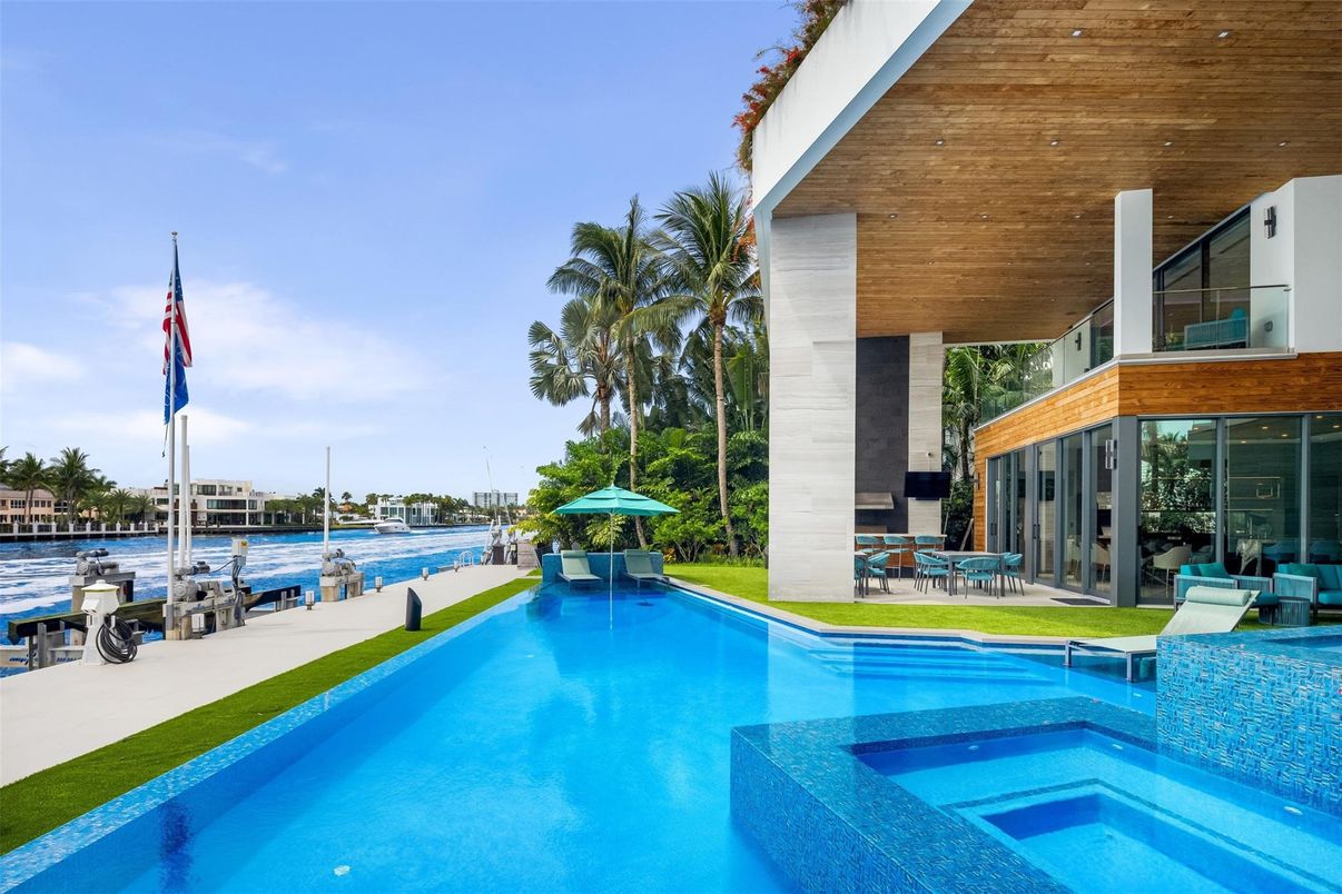 Exterior, Pool, Water