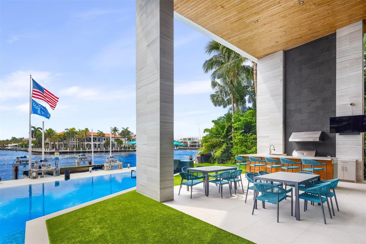 Exterior, Pool, Water