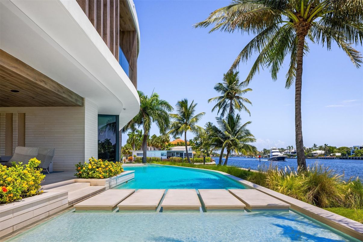 Exterior, Pool, Water
