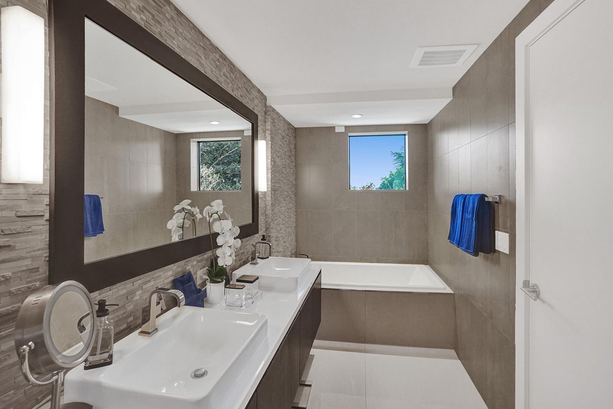 Bathroom, Dual Sink Vanities, Interior, Recessed Lighting
