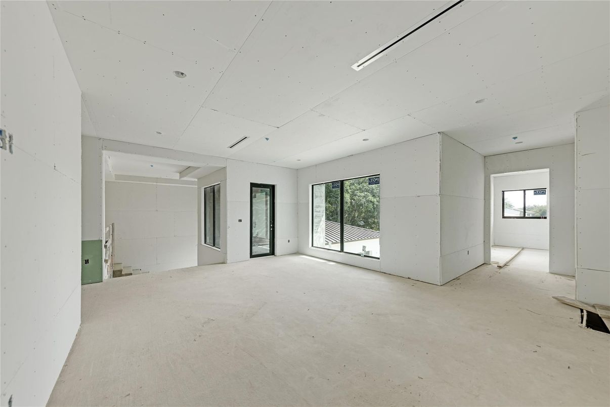 Empty room, Interior