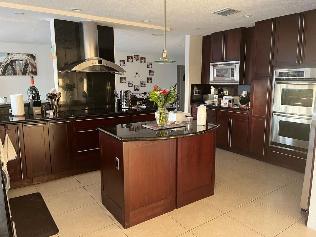 Interior, Kitchen, Pendant Lights, Recessed Lighting, Stainless Steel Appliances