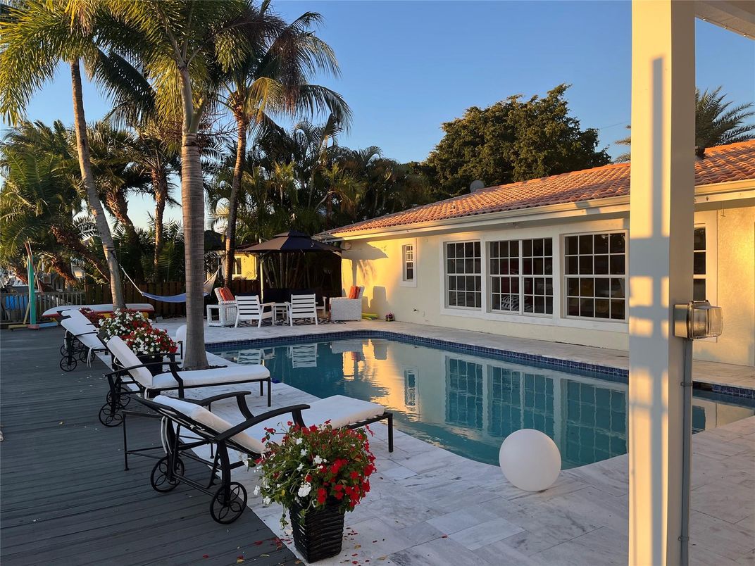 Exterior, Pool