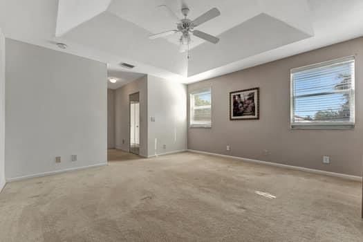 Empty room, Interior