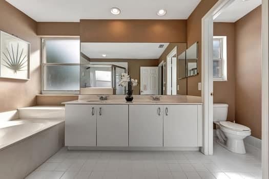 Bathroom, Dual Sink Vanities, Interior, Recessed Lighting