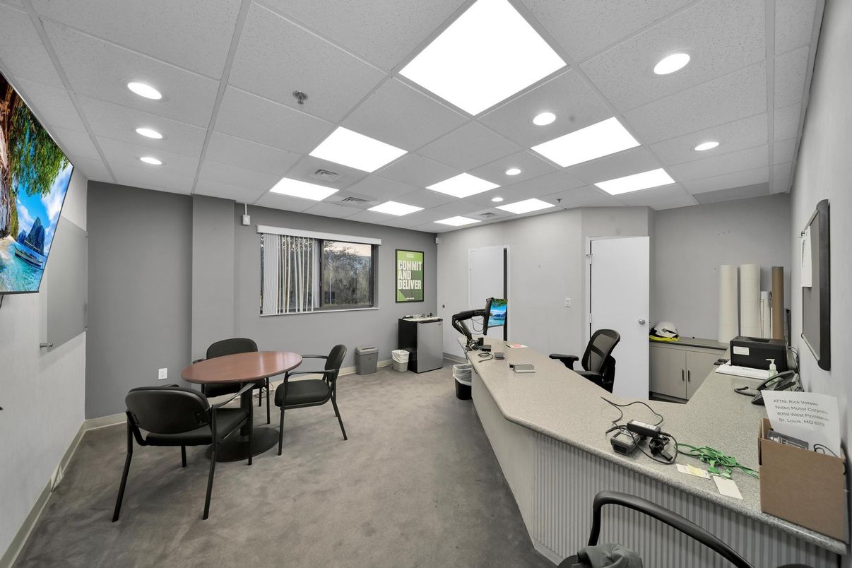Dining room, Interior, Recessed Lighting