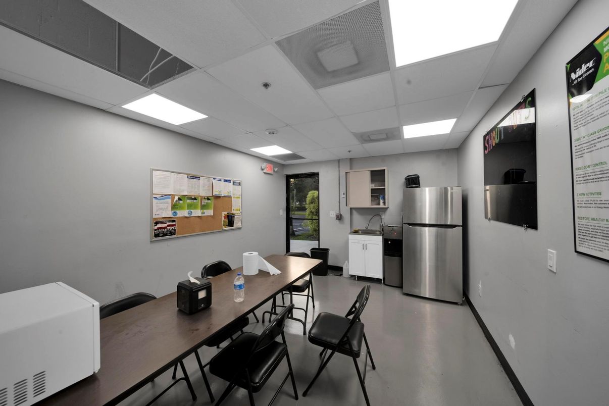 Dining room, Interior, Kitchen, Recessed Lighting, Stainless Steel Appliances