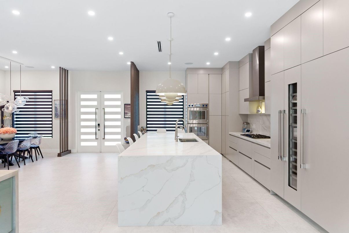 Dining room, Interior, Kitchen, Pendant Lights, Recessed Lighting, Stainless Steel Appliances