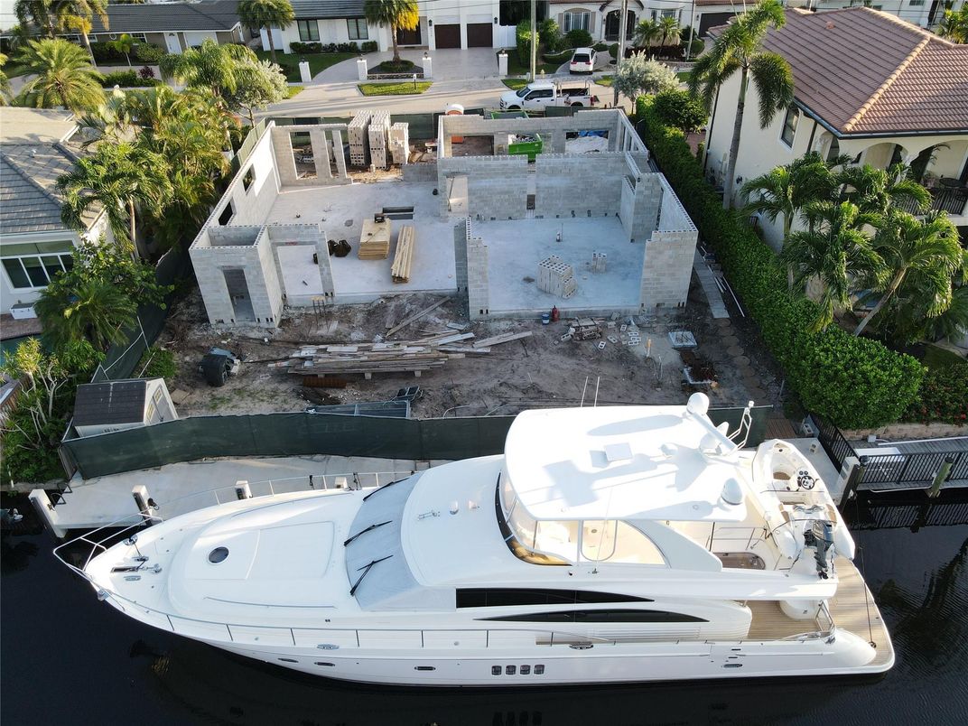 Exterior, Drone