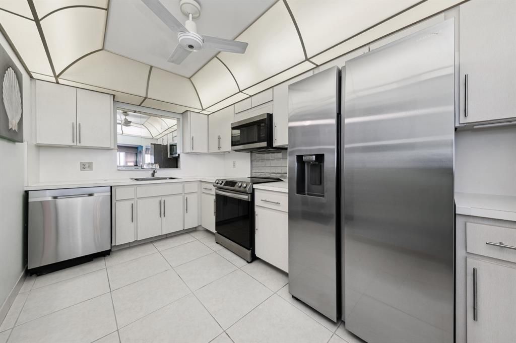 Interior, Kitchen, Stainless Steel Appliances