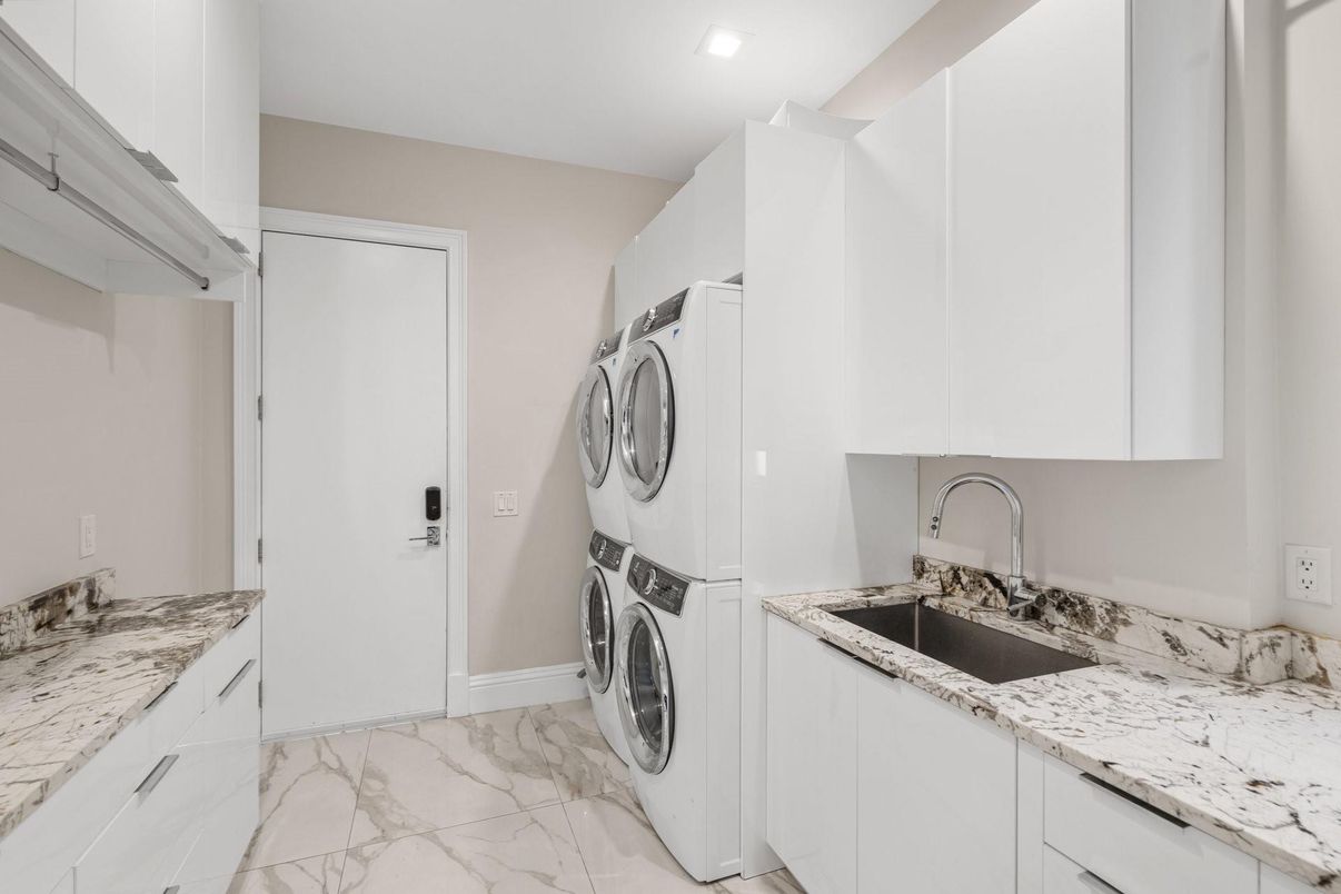 Interior, Marble, Recessed Lighting, Washer