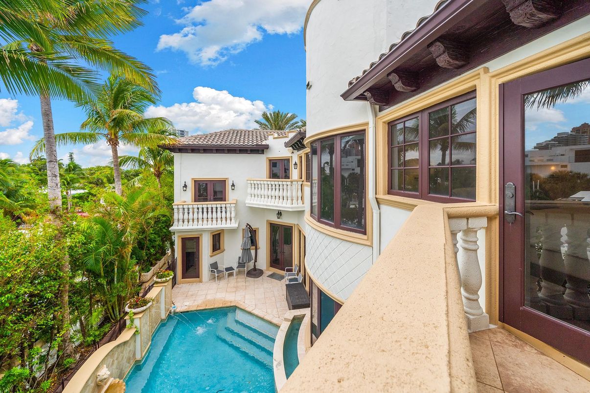 Exterior, Pool