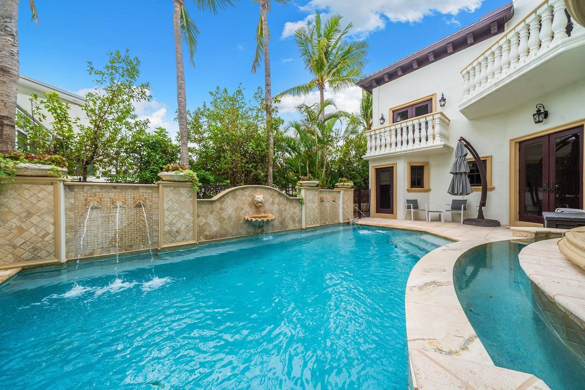 Exterior, Pool