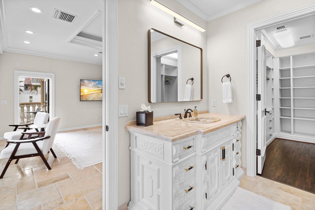 Bathroom, Interior, Recessed Lighting, Wood Texture Flooring