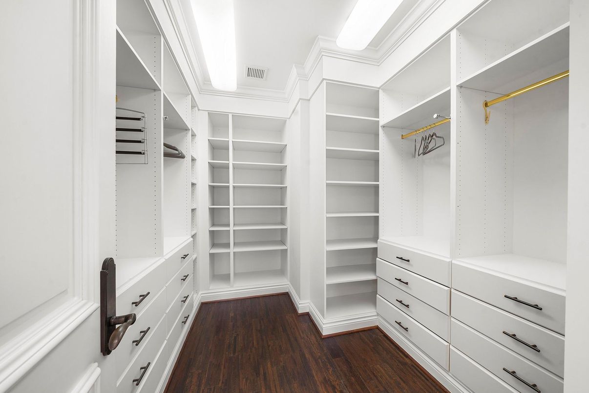 Interior, Walk-in Closets, Wood Texture Flooring