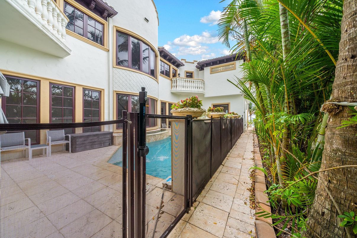 Exterior, Pool