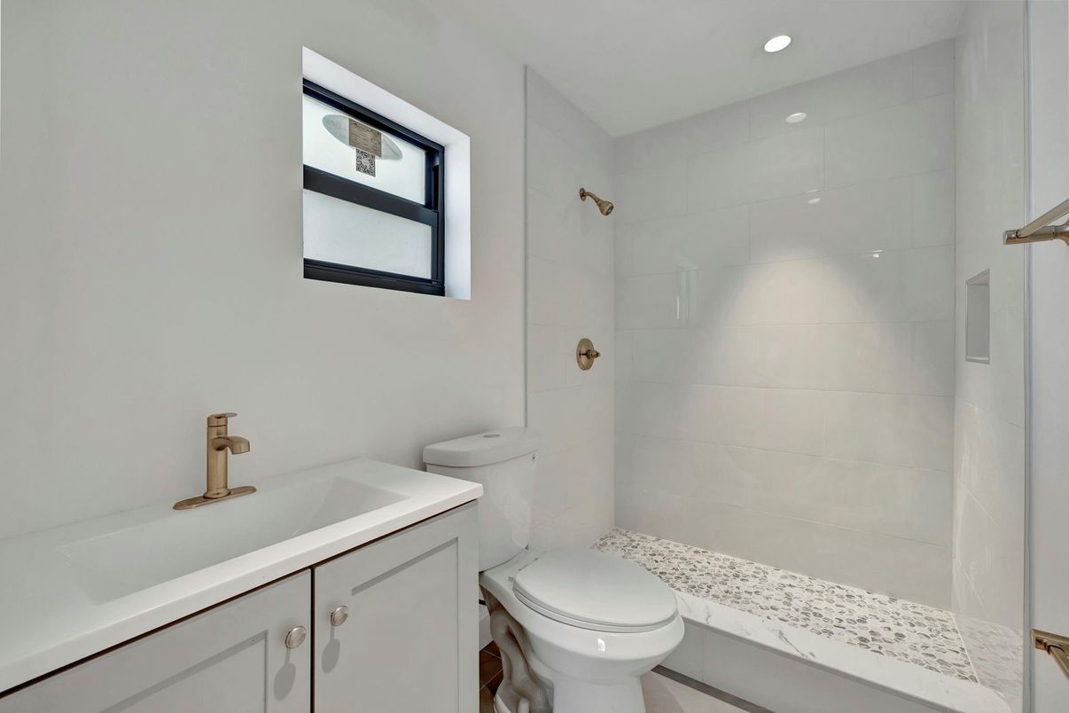 Bathroom, Interior, Recessed Lighting