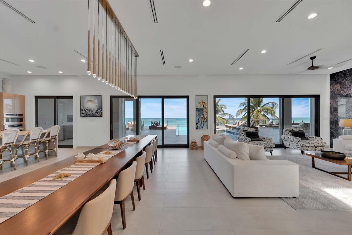 Dining room, Interior, Living room, Pendant Lights, Recessed Lighting, Water