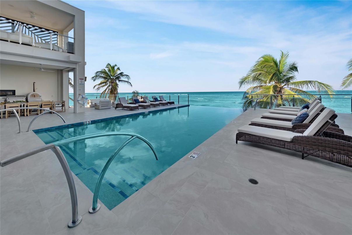 Exterior, Pool, Water