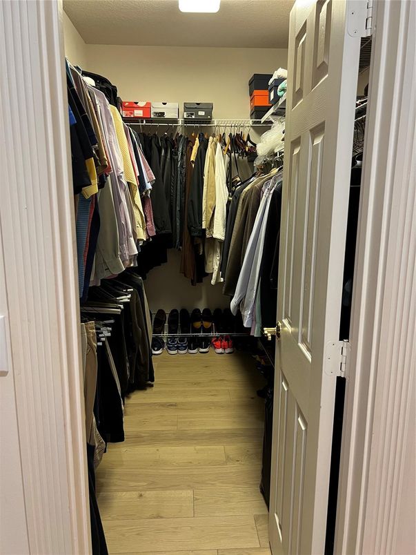 Interior, Walk-in Closets, Wood Texture Flooring