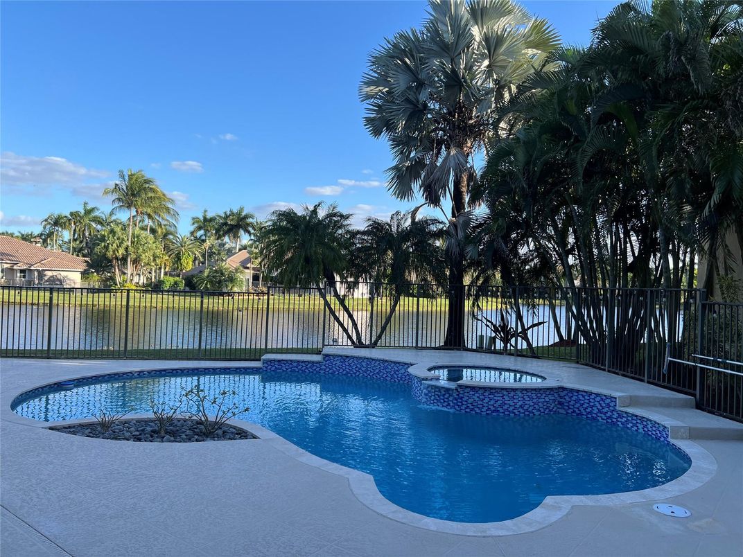 Exterior, Pool, Water