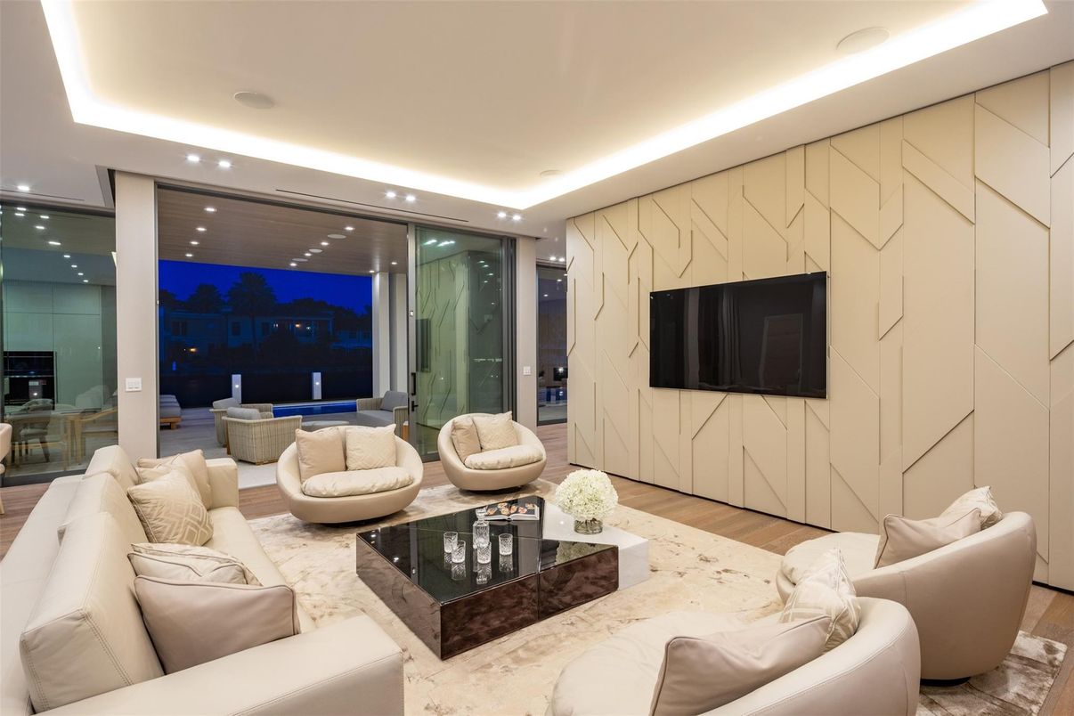 Interior, Living room, Recessed Lighting, Wood Texture Flooring