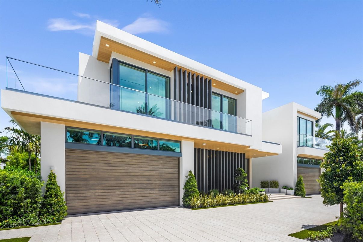 Attached, Exterior, Facade, Modern