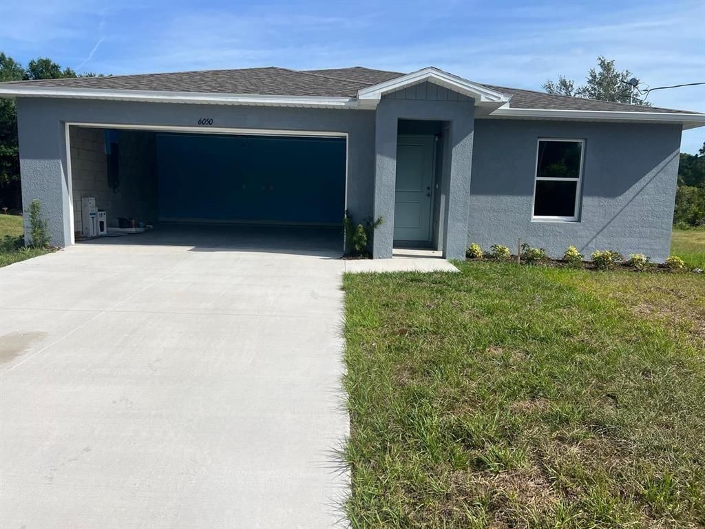 Attached, Exterior, Facade, Ranch