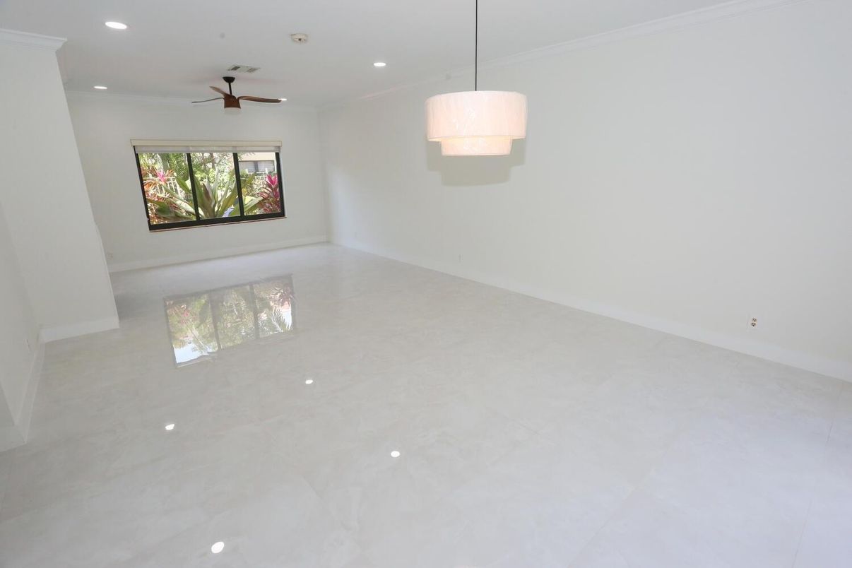 Empty room, Interior, Pendant Lights, Recessed Lighting