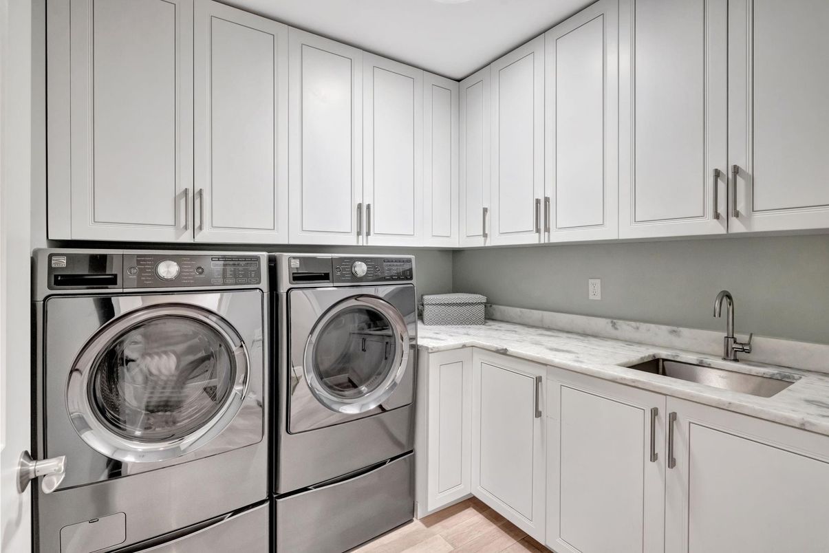 Interior, Washer, Wood Texture Flooring