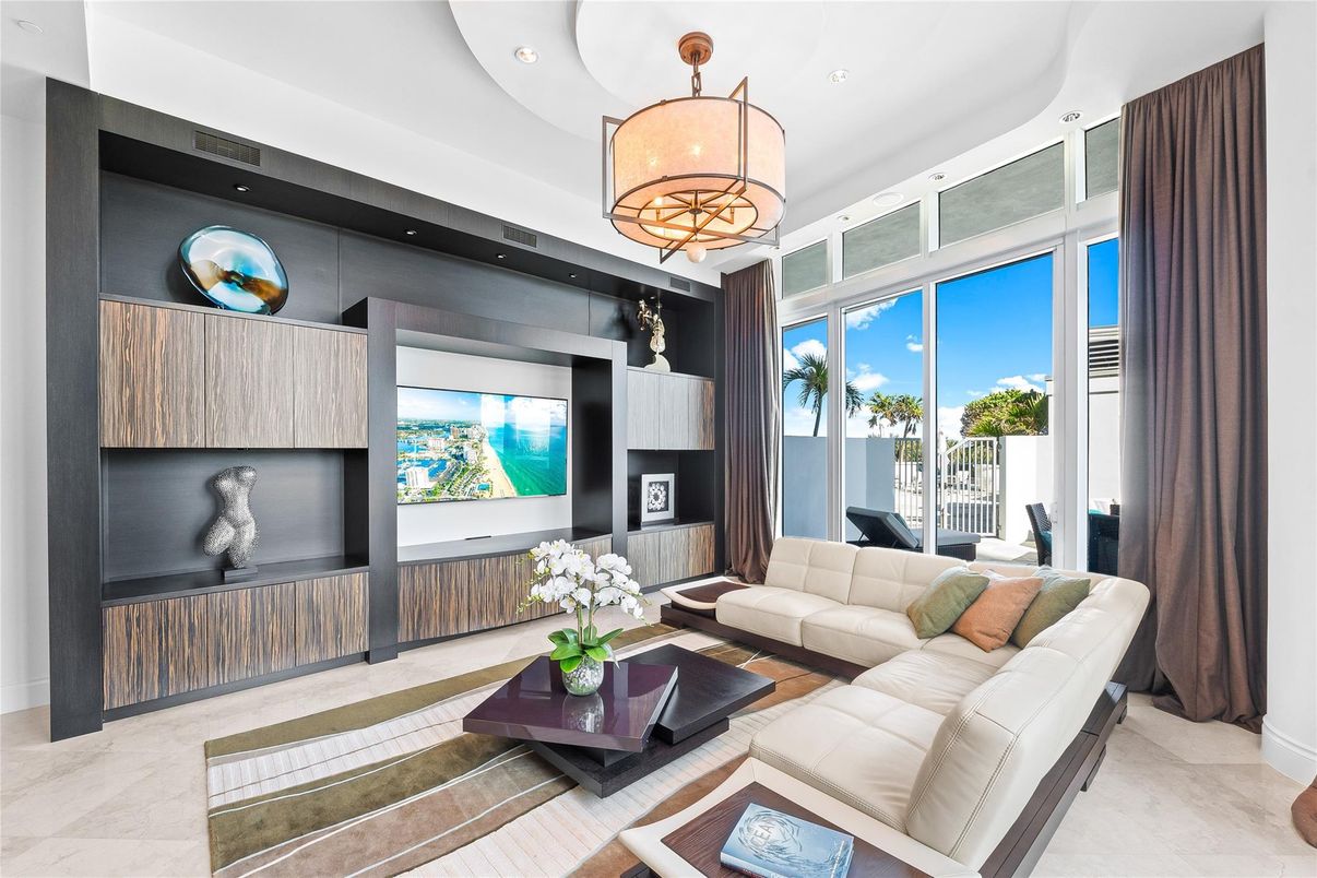Interior, Living room, Pendant Lights, Recessed Lighting