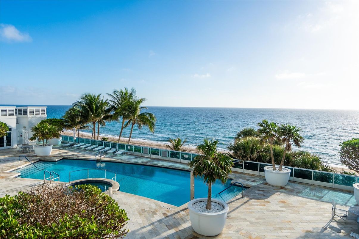 Exterior, Pool, Water