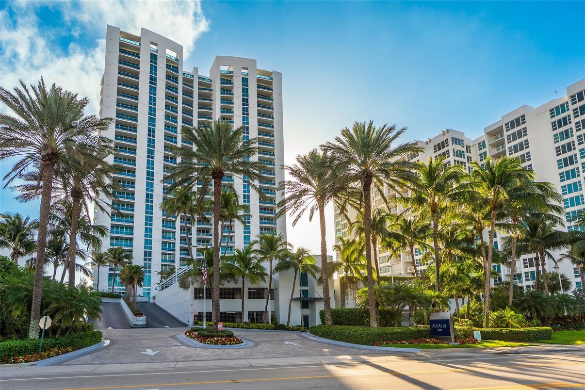 Exterior, Facade, Condo Building