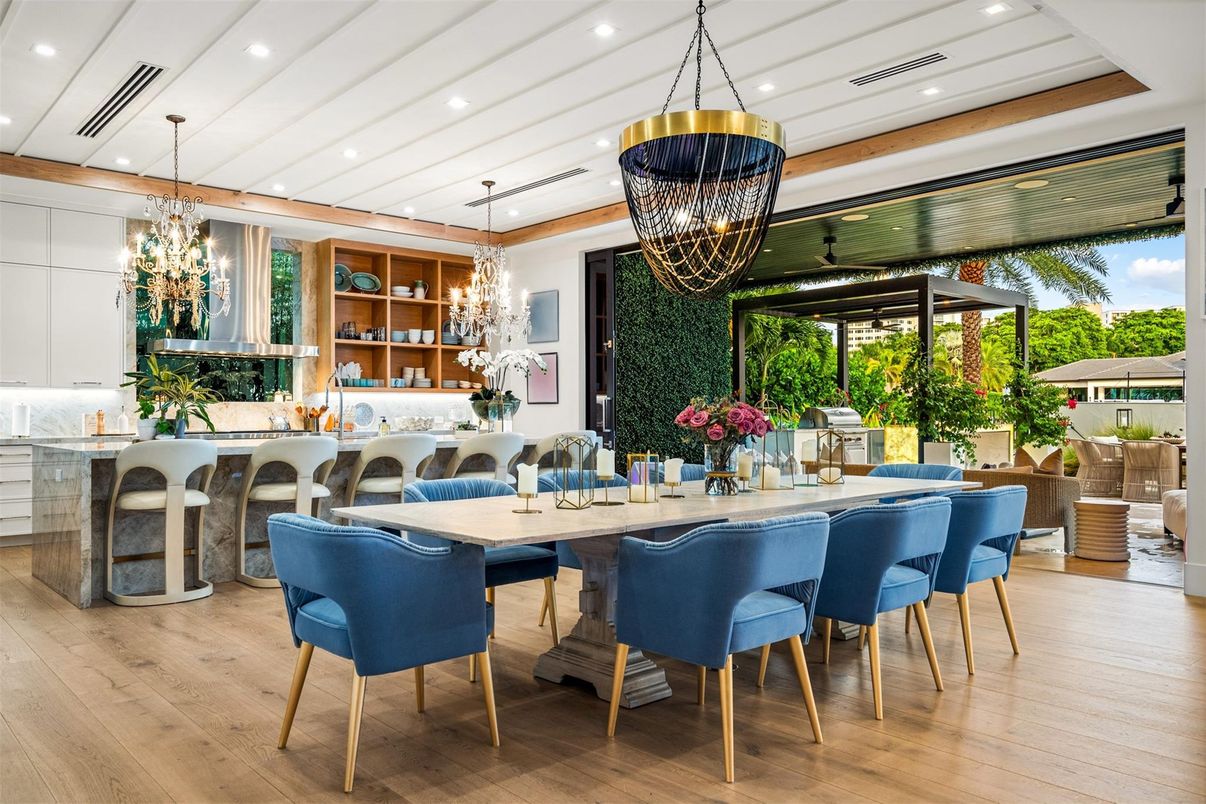 Chandelier, Dining room, Interior, Recessed Lighting, Wood Texture Flooring