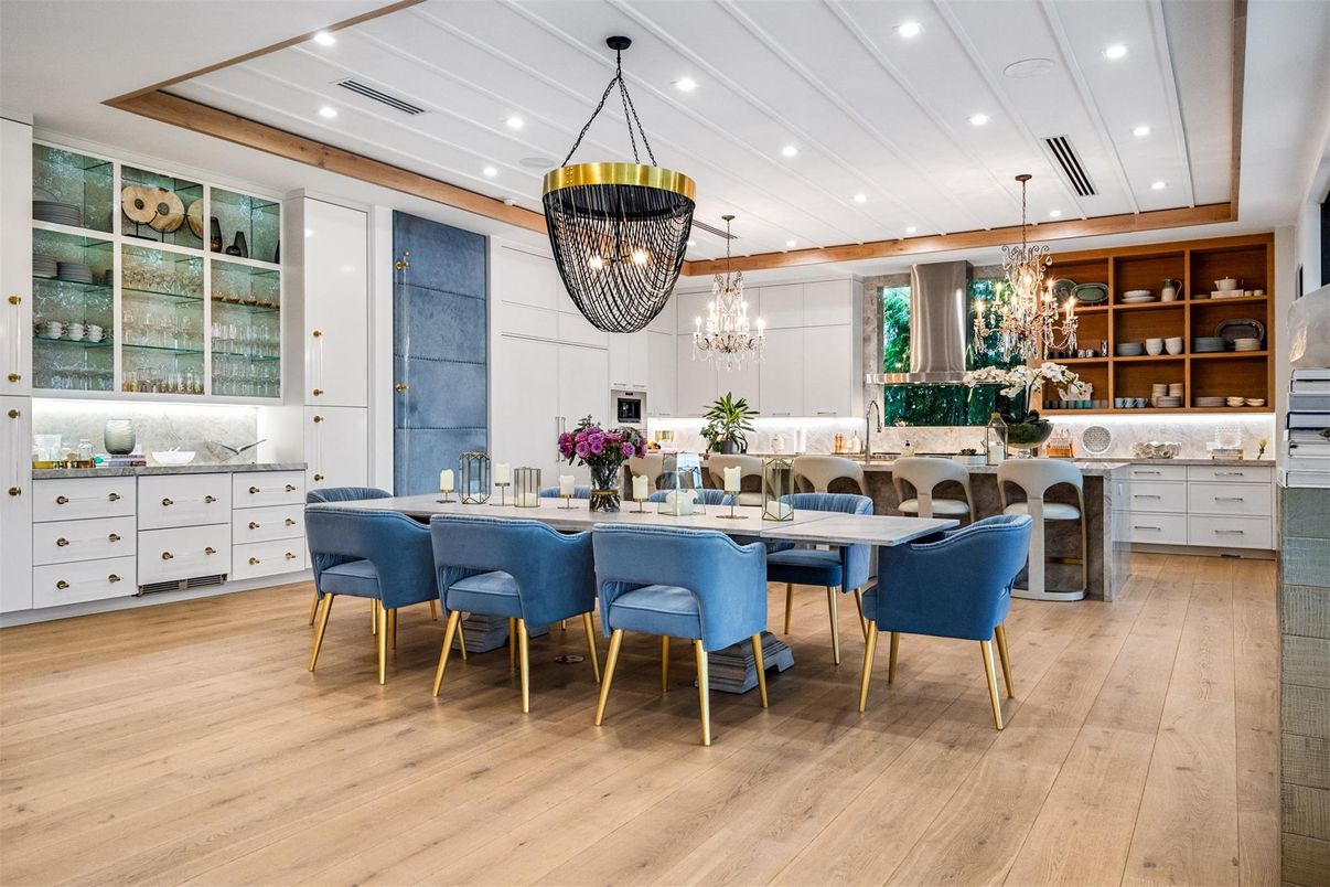 Chandelier, Dining room, Interior, Kitchen, Pendant Lights, Recessed Lighting, Wood Texture Flooring