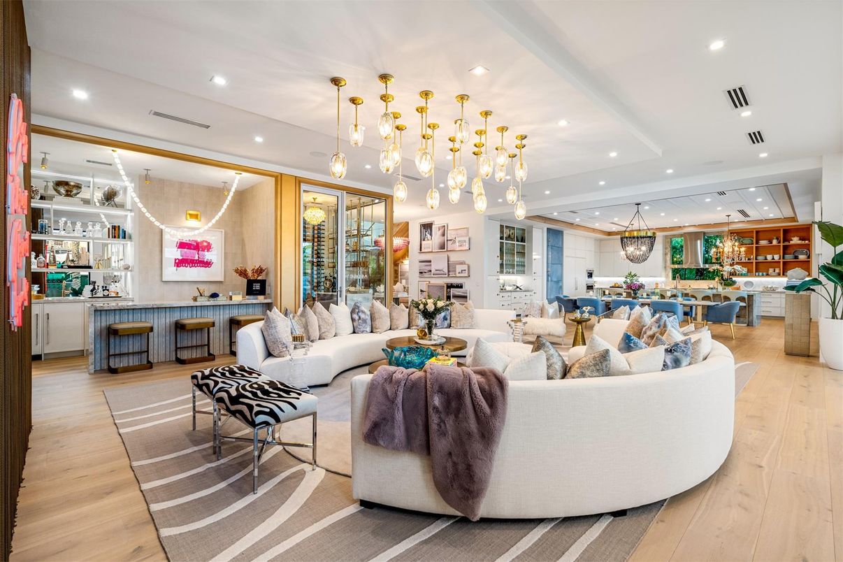 Dining room, Interior, Living room, Pendant Lights, Recessed Lighting, Wood Texture Flooring