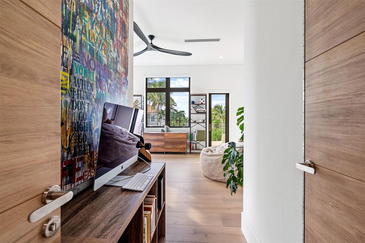 Interior, Recessed Lighting, Wood Texture Flooring