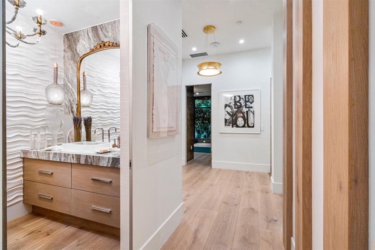 Bathroom, Interior, Pendant Lights, Recessed Lighting, Wood Texture Flooring