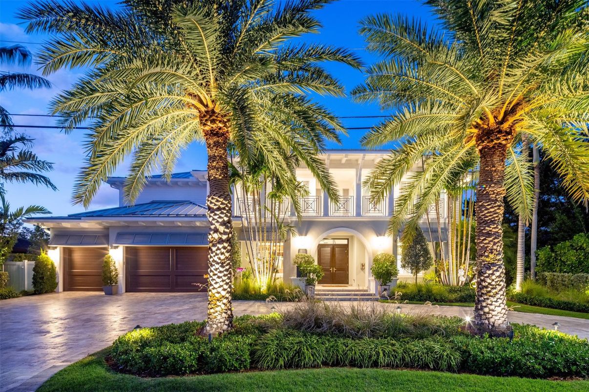 Attached, Exterior, Facade, Mediterranean