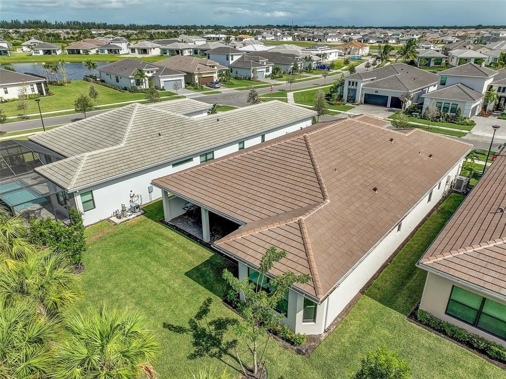 Exterior, Drone
