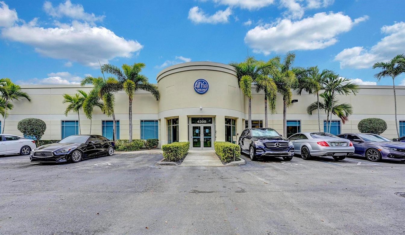 Exterior, Facade, Condo Building