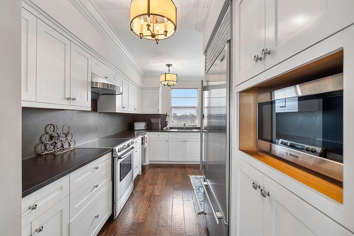 Chandelier, Interior, Kitchen, Stainless Steel Appliances, Wood Texture Flooring