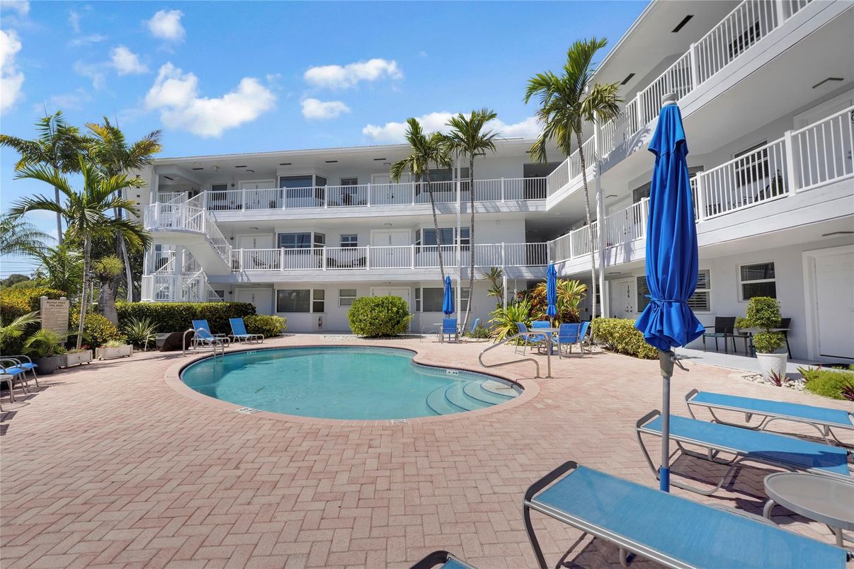 Exterior, Pool
